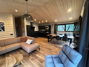 Hackfort Hottub 6 | Living area