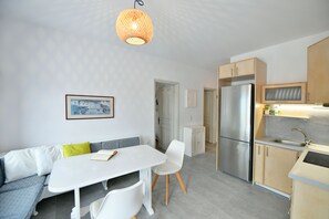 Refrigerador con freezer, horno