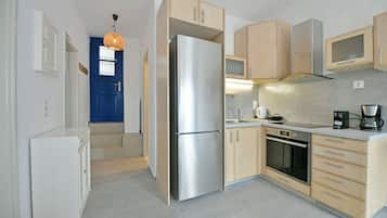 Junior Apartment | Private kitchen | Full-sized fridge, oven