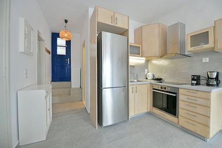 Refrigerador con freezer, horno