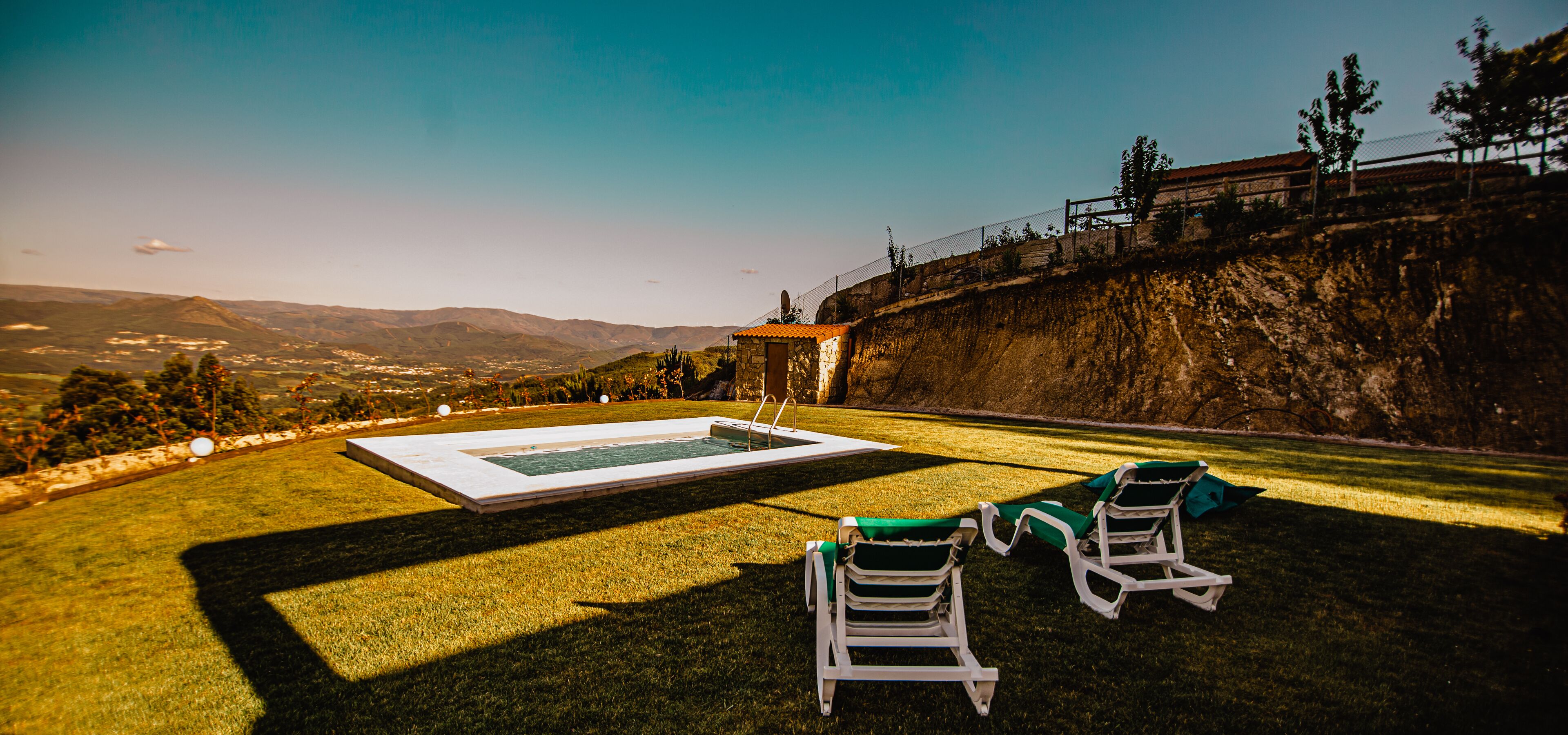 Bañera de hidromasaje al aire libre