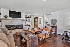 TV, fireplace, stereo