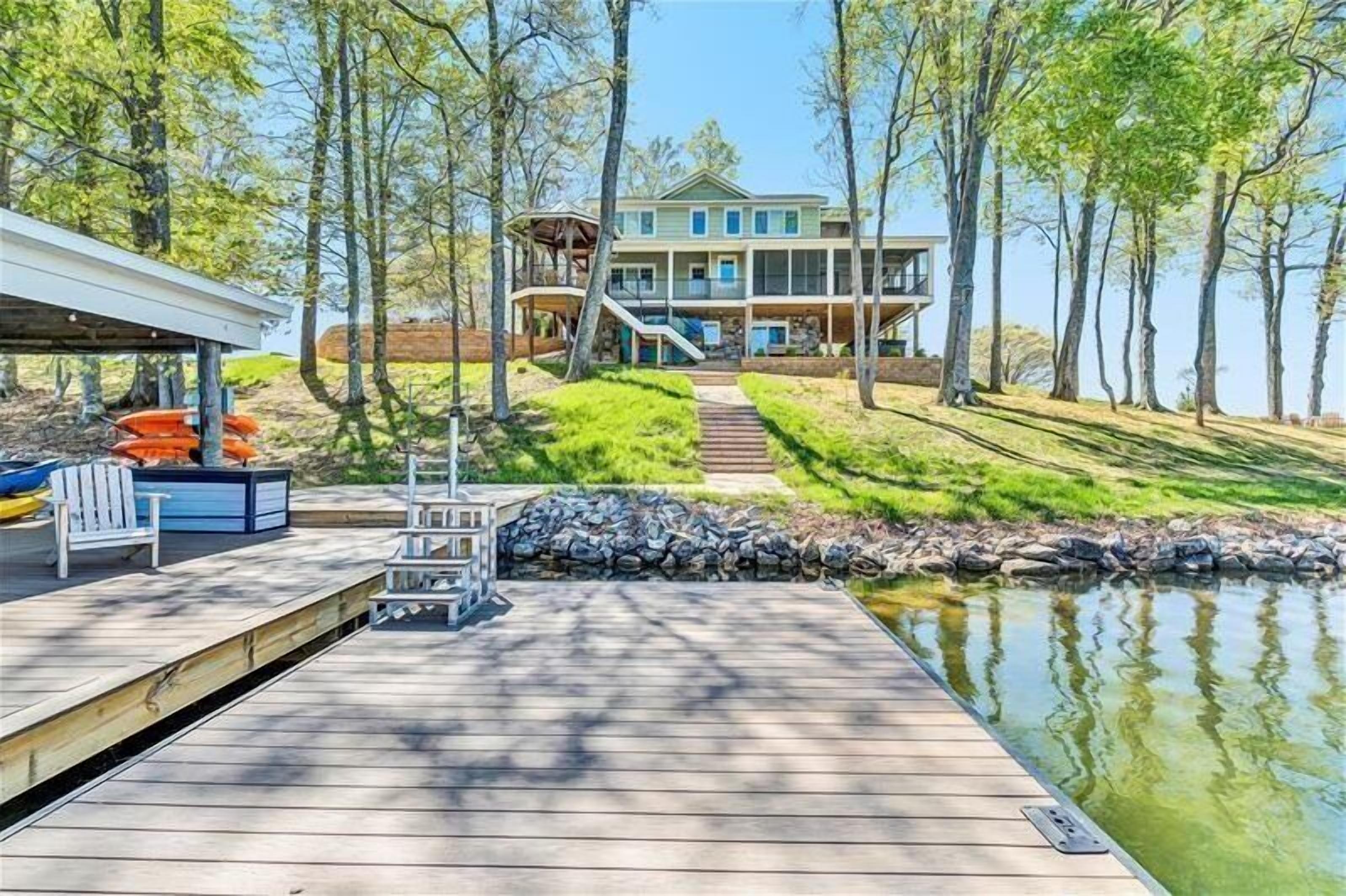 Beautifully appointed SHOWPLACE home on FLAT LOT w/250' of shoreline & HOT TUB! Come Visit "Viewtopi