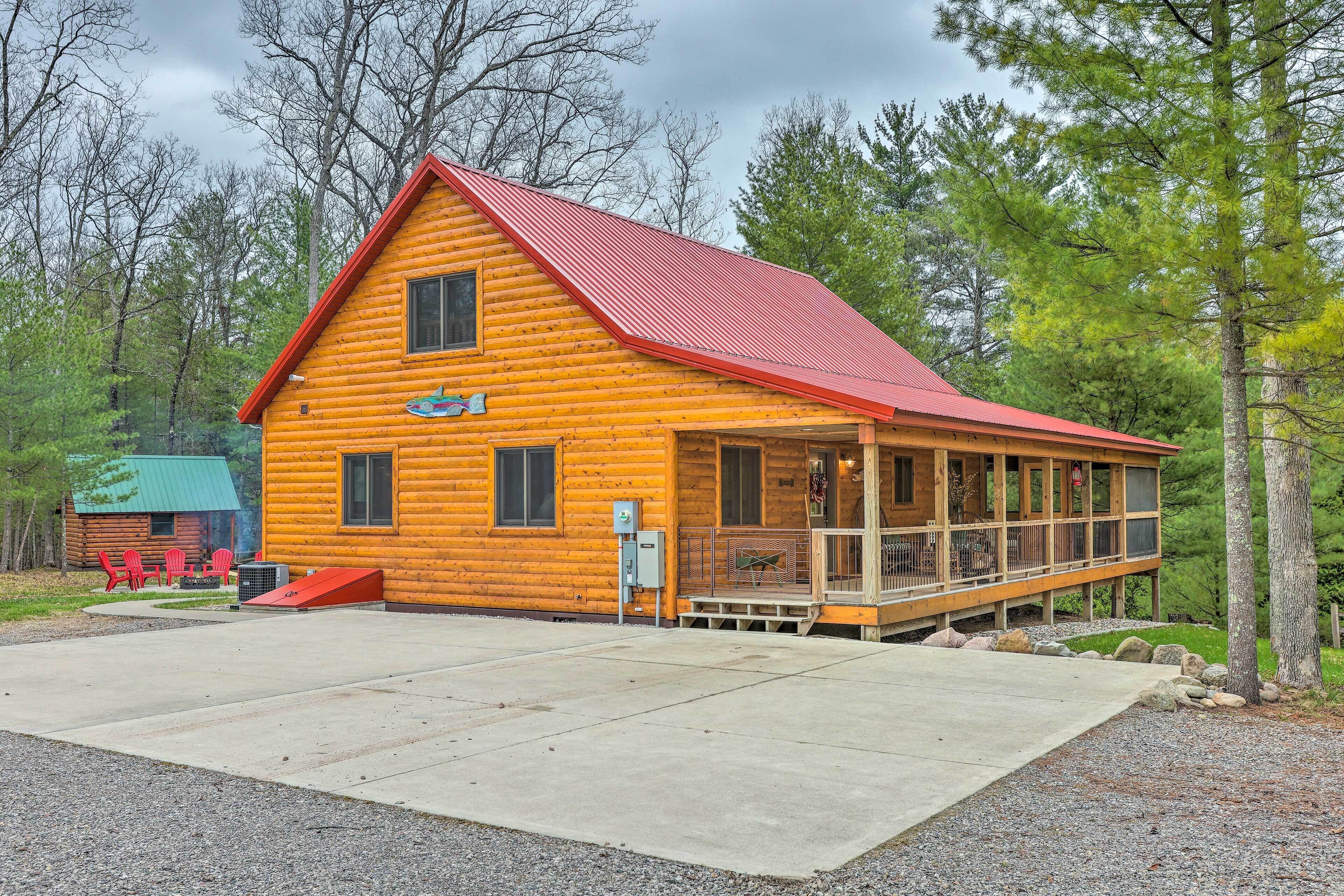 'Steelhead Lodge': Scenic Double J River Camp