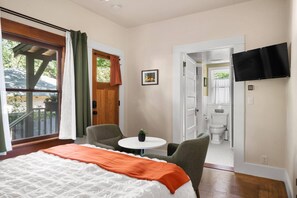 Betten mit Memory-Foam-Matratzen, Bügeleisen/Bügelbrett