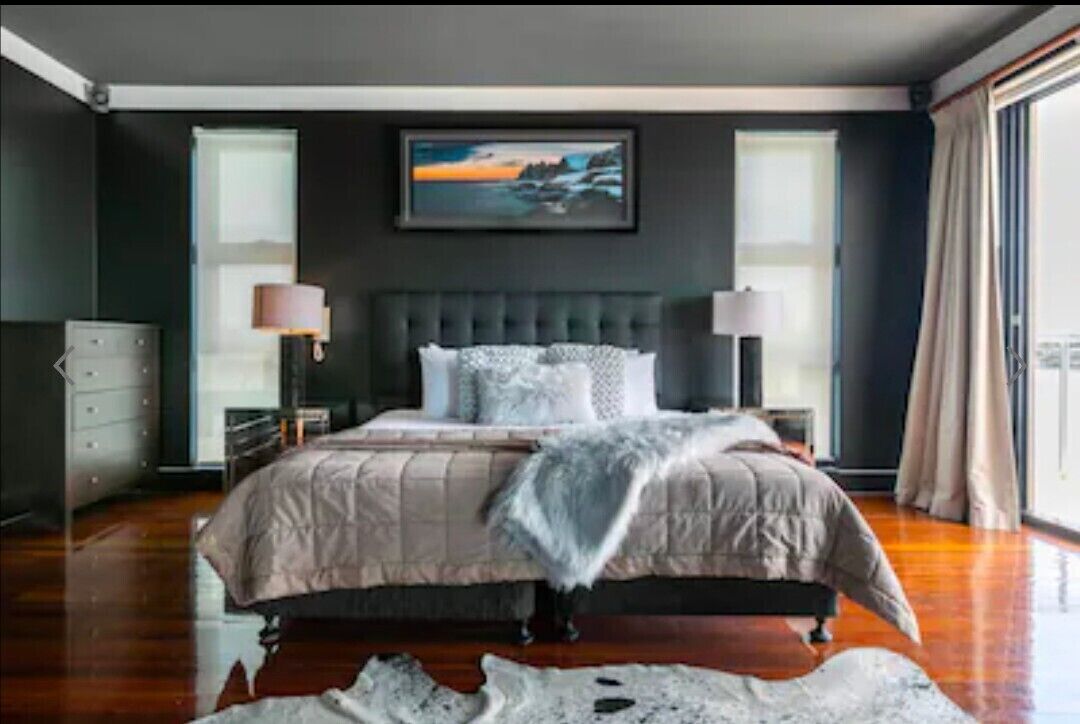 Family-sized with all modern amenities — image 6