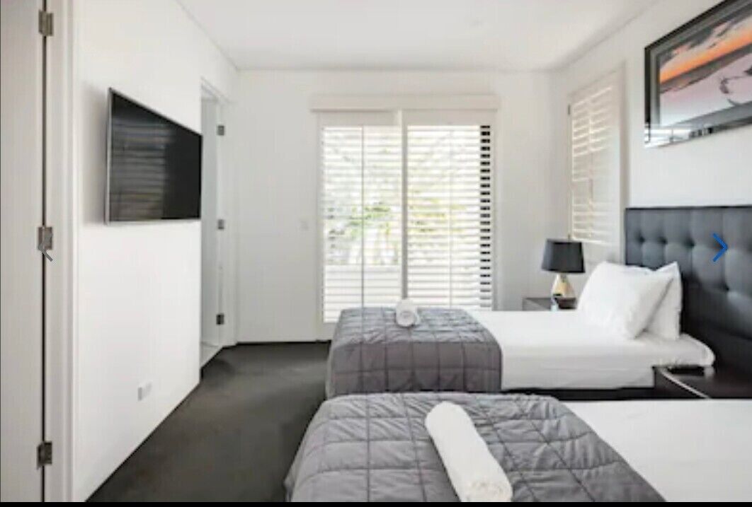 Family-sized with all modern amenities — image 5