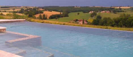 Piscine extérieure, piscine chauffée