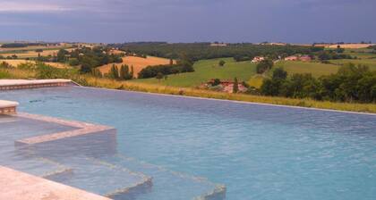 Magnifique toulousaine avec piscine à débordement