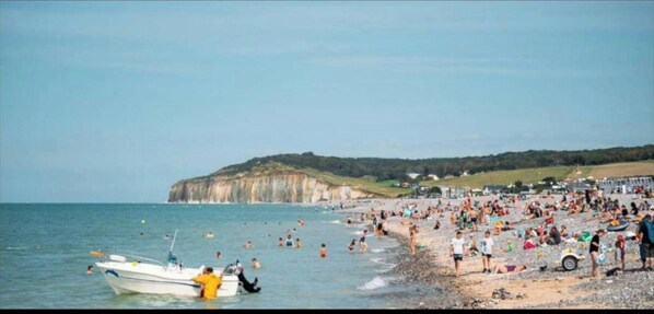 Una spiaggia nelle vicinanze