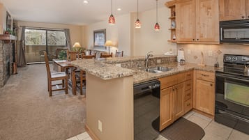 Refrigerador, microondas, horno, placa de cocina