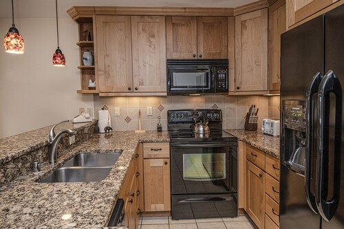 Prime Avon Location | Walk to Gondola & Dining | River Trail Access & Views