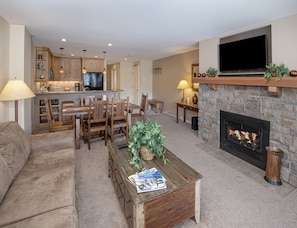 Smart TV, fireplace