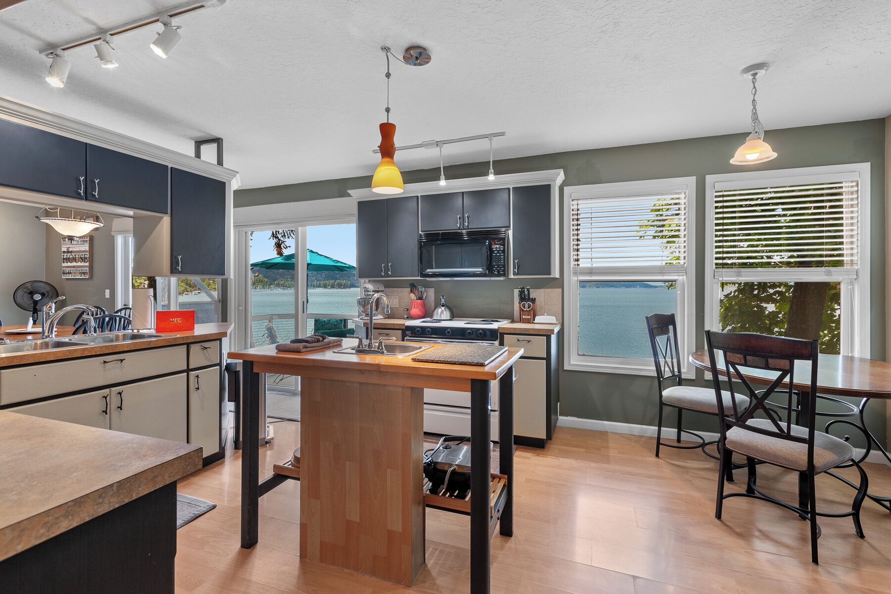 Frigorífic, microones, forn i placa de cuina 