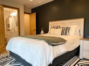 2 bedrooms, iron/ironing board, travel crib, free WiFi - Hilltop Haven | Family-friendly, RV hookups (Forest Lakes)