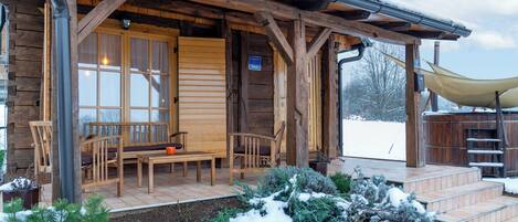 家庭小木屋, 多間臥室, 2 間浴室, 山旁 (Chalet Markoci With Hot Tub) | 露台/庭院