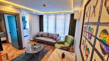 Apartemen Superior | Minibar, kedap suara, Wi-Fi gratis, dan seprai linen