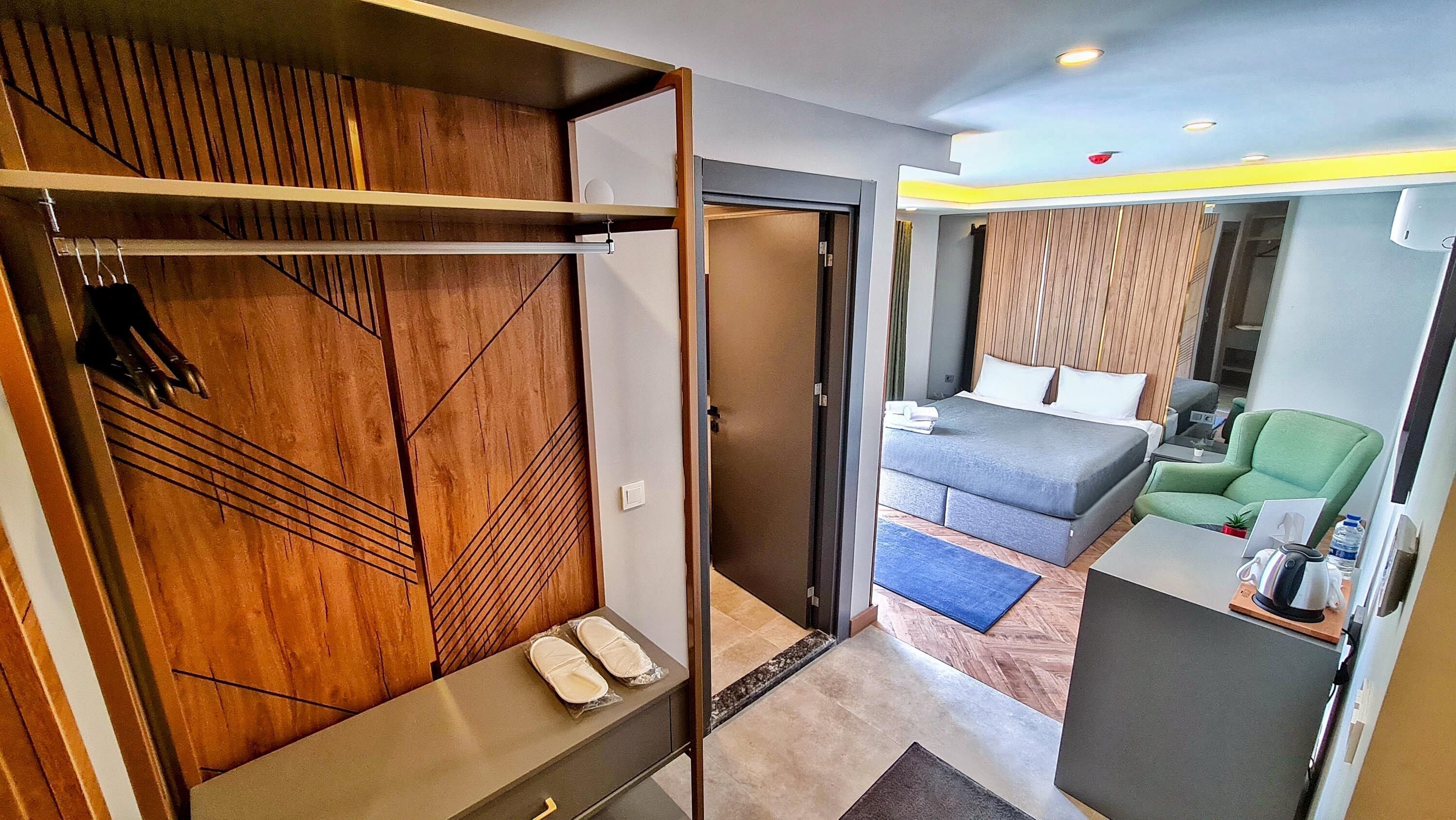 Minibar, soundproofing, free WiFi, bed sheets
