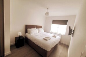 2 bedrooms, desk, iron/ironing board, free WiFi - Lovely apartment close 2 City Center &Rail Station (Chesterfield)