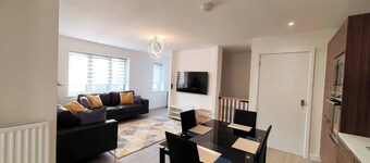 Lovely apartment close 2 City Center &Rail Station