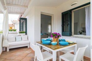 Outdoor dining - AQUA, Comfortable and bright apartment (Budoni)