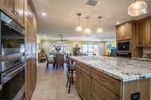 Oven, stovetop, coffee/tea maker, cookware/dishes/utensils - Changes in Attitude (Marathon)