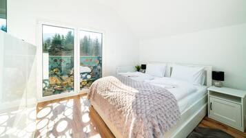 Duplex (Sikorskiego 179 B/2) | 2 bedrooms, laptop workspace, iron/ironing board, free WiFi