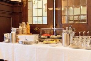 Daily buffet breakfast (EUR 13 per person)