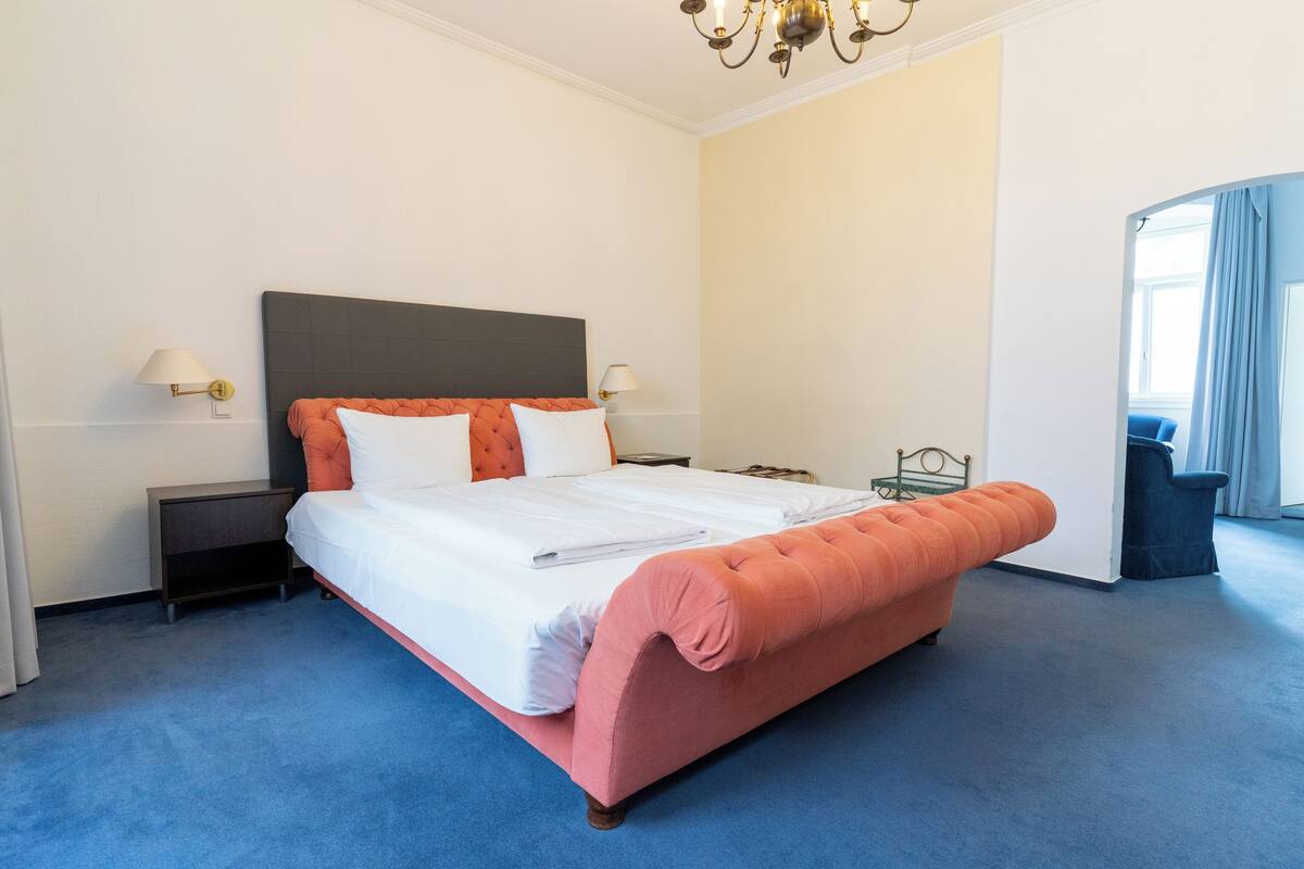 Junior Suite | In-room safe, desk, WiFi (free), individually decorated