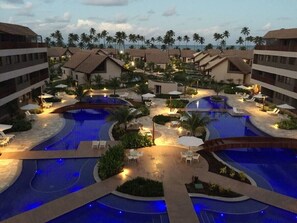 A resort with multiple swimming pools, palm trees, and beach views. - Malawi Slin Resort Muro Alto (Ipojuca)