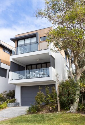 Exterior - Ohana on Hungerford | Ocean Views, Walk to Town, Pet Friendly (kingscliff)
