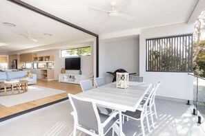 Dining - Ohana on Hungerford | Ocean Views, Walk to Town, Pet Friendly (kingscliff)