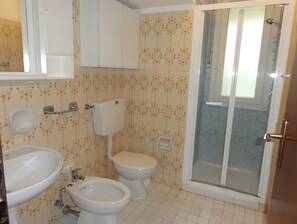 Bruser, håndklæder, Sæbe, Toiletpapir