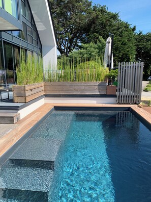 Piscine couverte, piscine extérieure