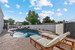 Unclassified image, 4 of 43, button