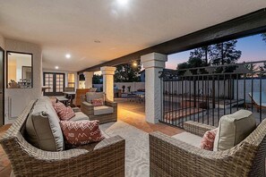 Unclassified image, 5 of 43, button