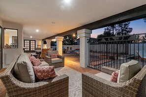 Terrace/patio - Amazing- Pool Home- Fire Pit & Ping Pong Table (Mesa)