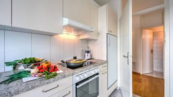 Appartement Familial, 2 chambres, balcon (Casa al molo in Locarno Centre for 6) | Cuisine privée | Machine à expresso, tables à manger