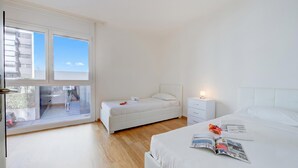 Familieleilighet, 2 soverom, balkong (Casa al molo in Locarno Centre for 6)