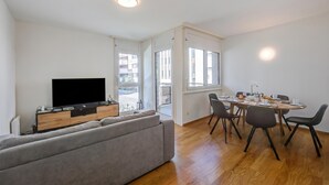 Familieleilighet, 2 soverom, balkong (Casa al molo in Locarno Centre for 6) | Oppholdsområde