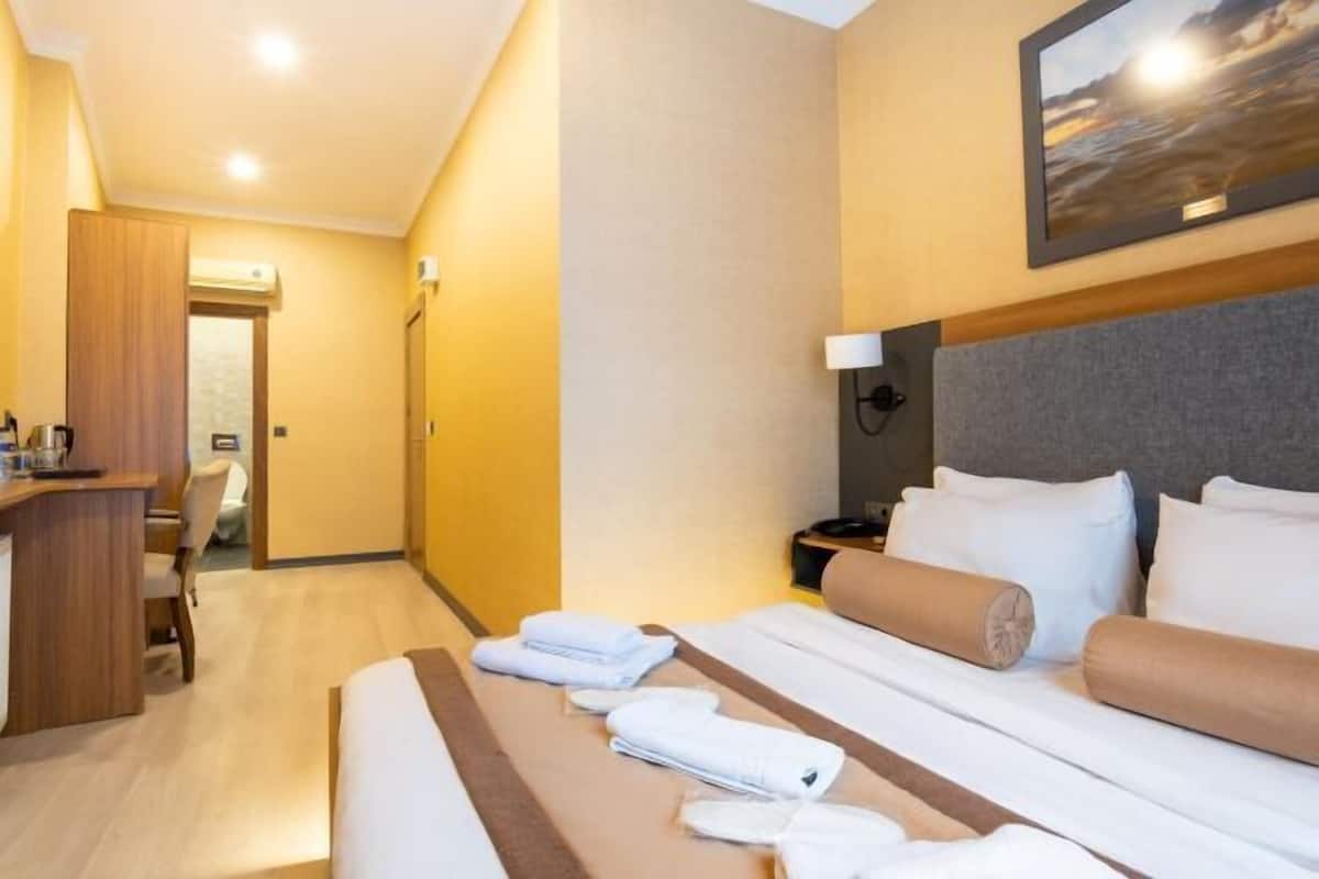 1 bedroom, Egyptian cotton sheets, premium bedding, down duvets