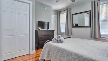 2 bedrooms, desk, iron/ironing board, travel crib