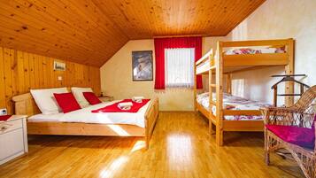 Kamar (FS Trlej - Room Tone) | 3 kamar tidur dan tempat tidur bayi (biaya tambahan)