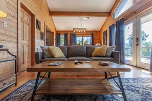 TV, fireplace - Stackstone Ridge- Gorgeous View! (Bryson City)