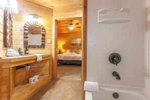Combined shower/tub, hair dryer, towels - Stackstone Ridge- Gorgeous View! (Bryson City)