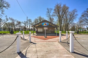 المنطقة المحيطة بالمنشأة