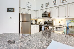 Fridge, microwave, stovetop, dishwasher