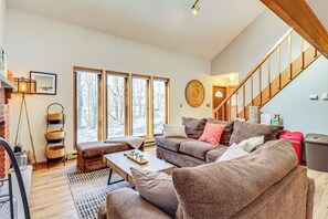 TV, fireplace, stereo - Private Spa, Fire Pit & Deck: Poconos Home! (Long Pond)