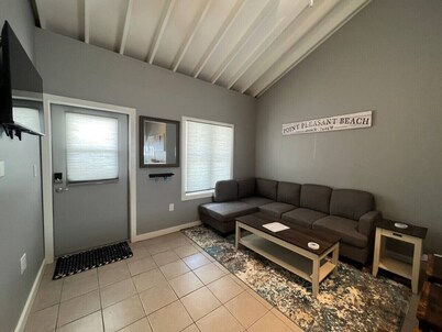 Prime Location, Steps to Beach 2 BR 1 BA w/Parking