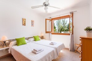 3 chambres, fer et planche à repasser, Wi-Fi gratuit, draps fournis